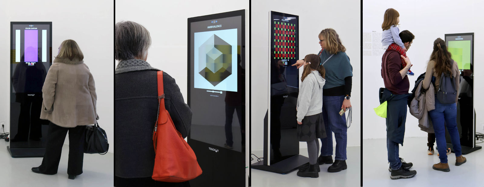 Ausstellungsbesucher bedienen den blelb-kiosk